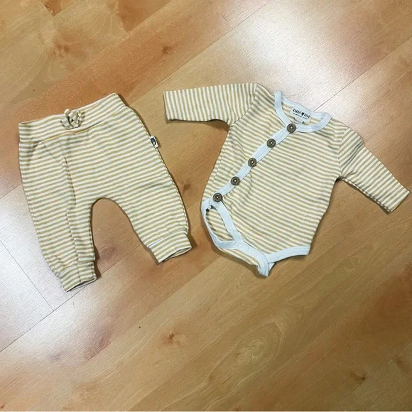 Rabbit & Bear Gold & White Striped 2-Piece Outfit Gender Neutral Baby Size 0-3M - Picture 2 of 8